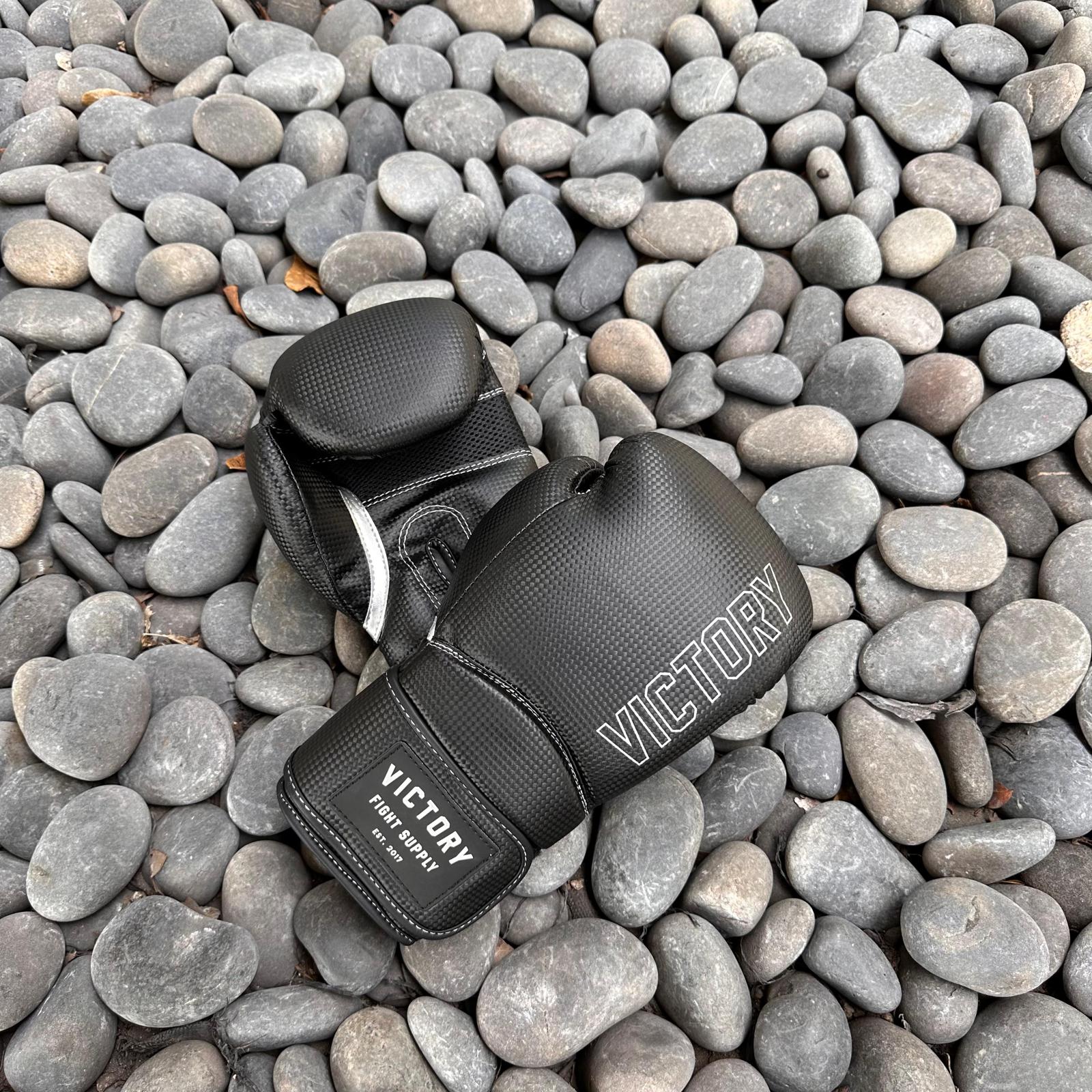 VICTORY GLOVES BOXING CARBON SYNTEC HOOK & LOOP BLACK/SILVER - Image 5