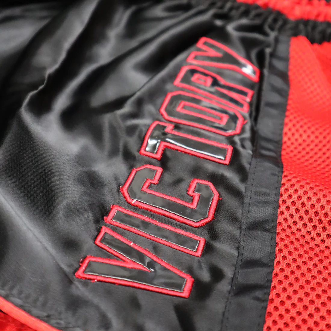 VICTORY MUAY THAI SHORTS CARBON BLACK/RED - Image 6