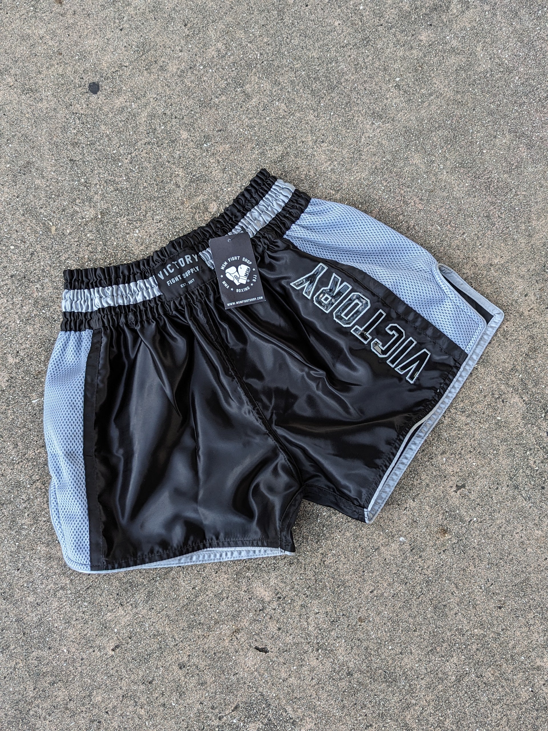 VICTORY MUAY THAI SHORTS CARBON BLACK/SILVER - Image 3