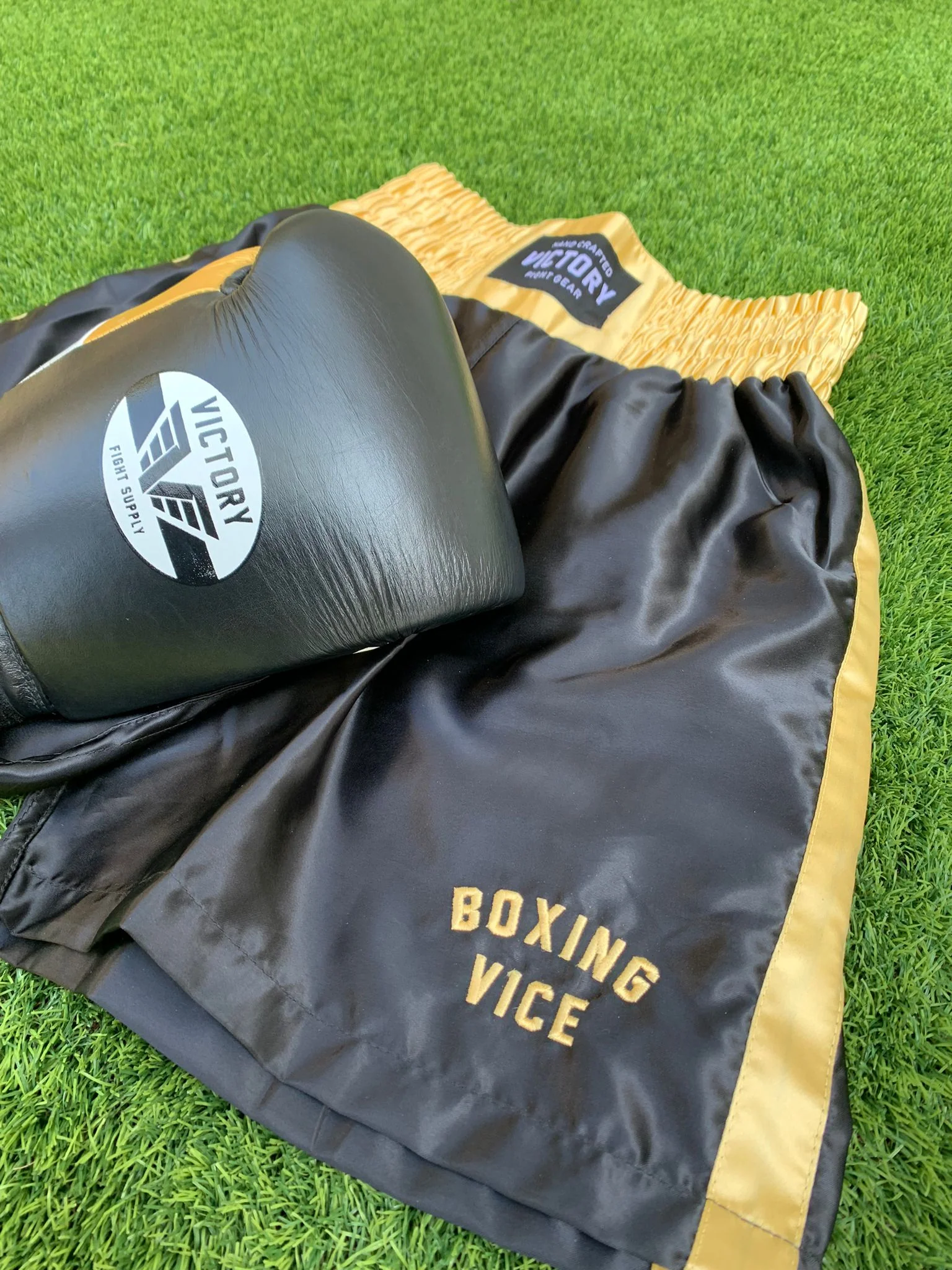 VICTORY BOXING SHORTS VICE SERIES BLACK/GOLD - Image 5